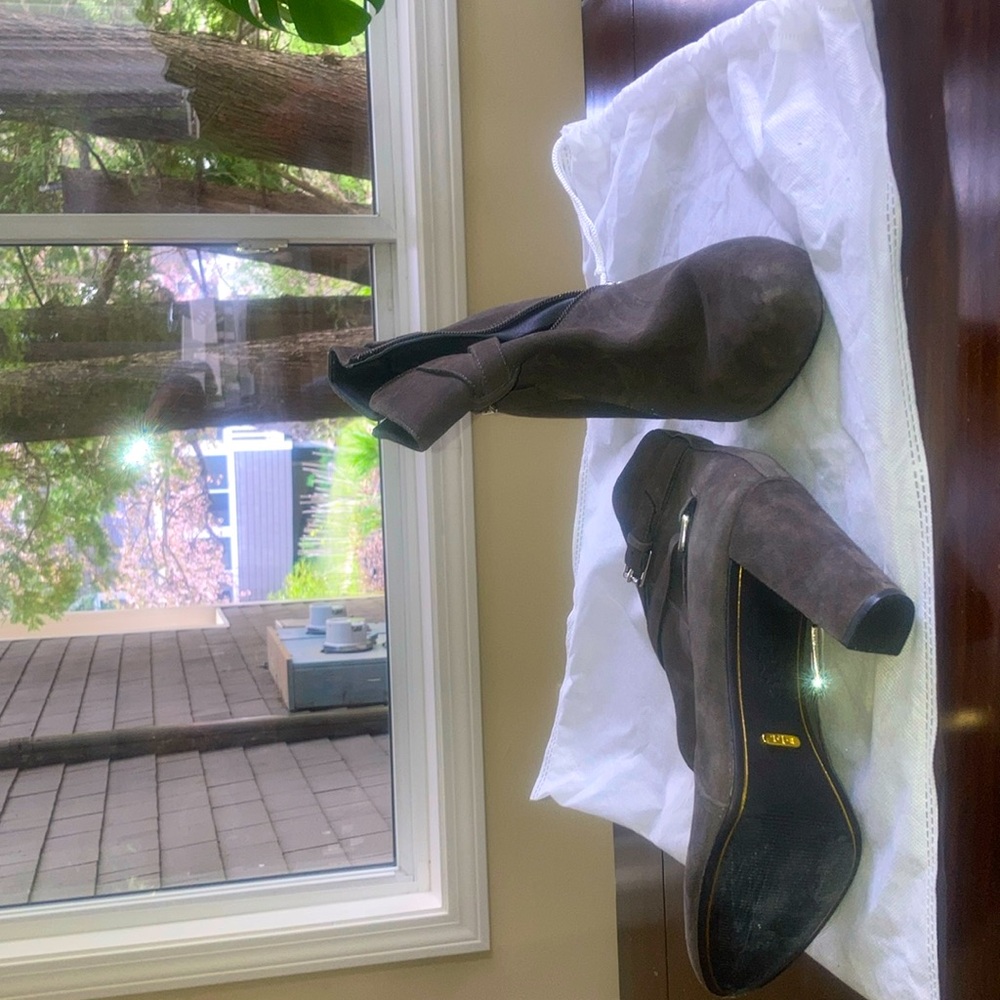 Lauren Ralph Lauren Grey Suede boots. Only worn 1 time.